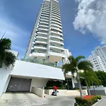 Espacioso Apto en El Cabrero - 2BR, y Gran Balcón