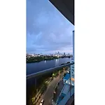 Espacioso Apto en El Cabrero - 2BR, y Gran Balcón