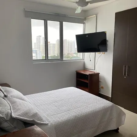 Oceanfront Luxury - A Pasos Del Centro Historico Apartment *