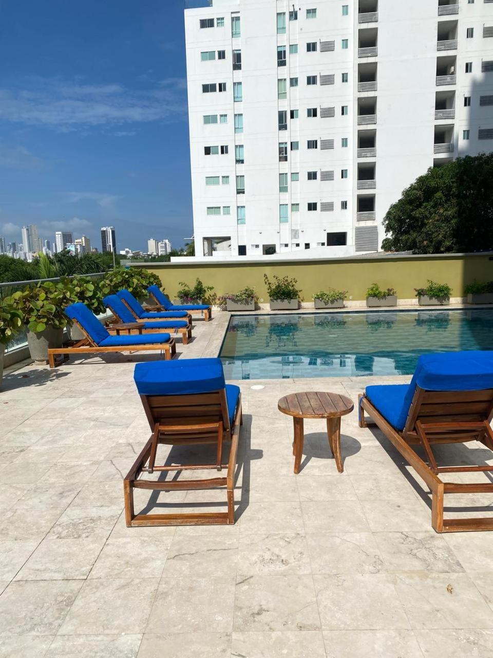 Apartamento Espacioso Apto En El Cabrero - 2br, Y Gran Balcón