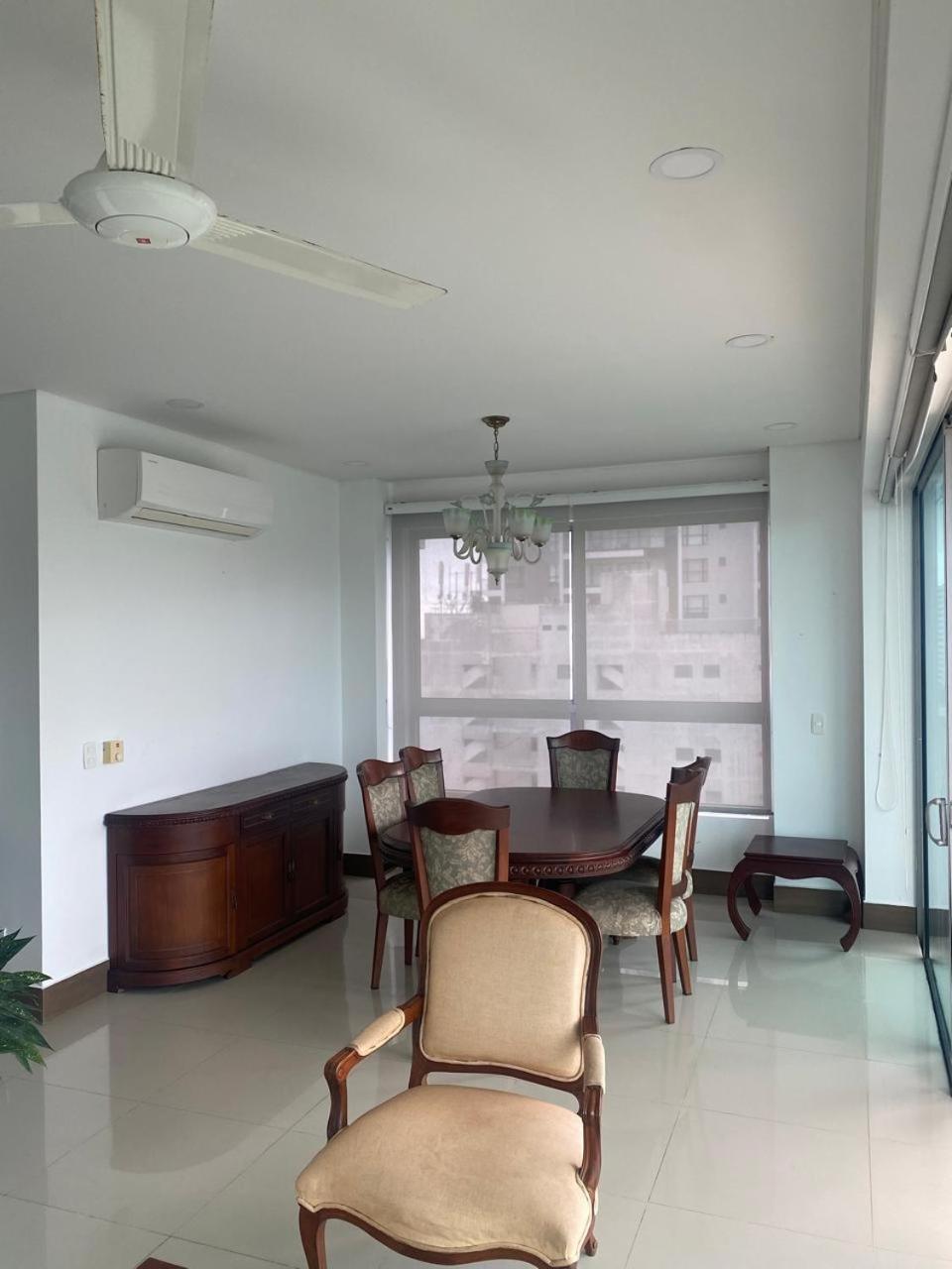 Apartamento Espacioso Apto En El Cabrero - 2br, Y Gran Balcón *