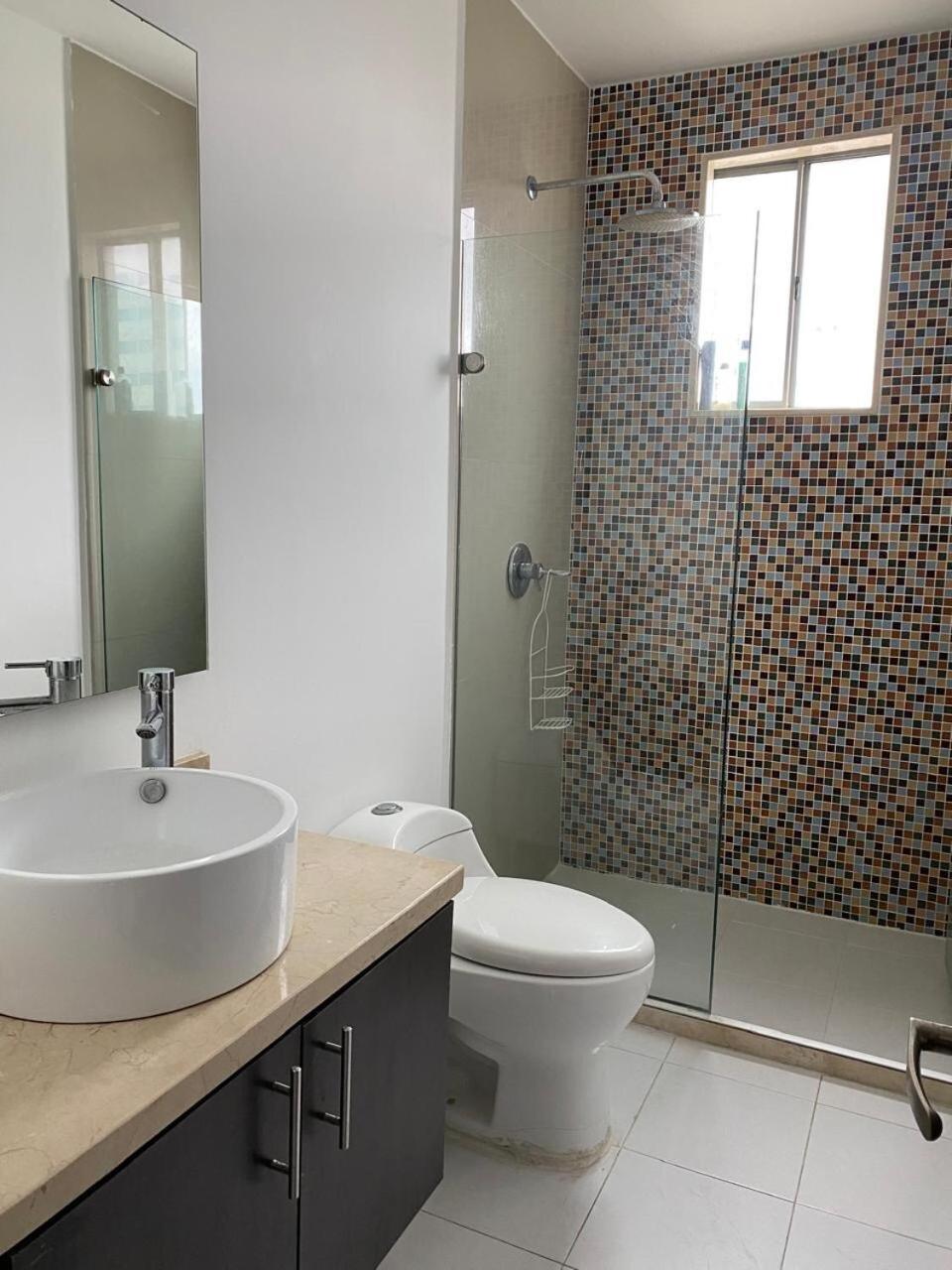 Apartamento Espacioso Apto En El Cabrero - 2br, Y Gran Balcón