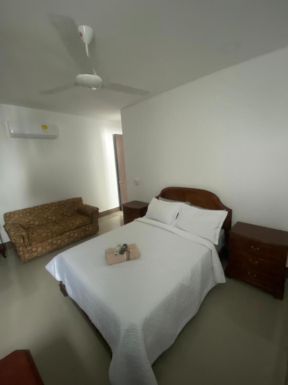 Espacioso Apto En El Cabrero - 2br, Y Gran Balcón *