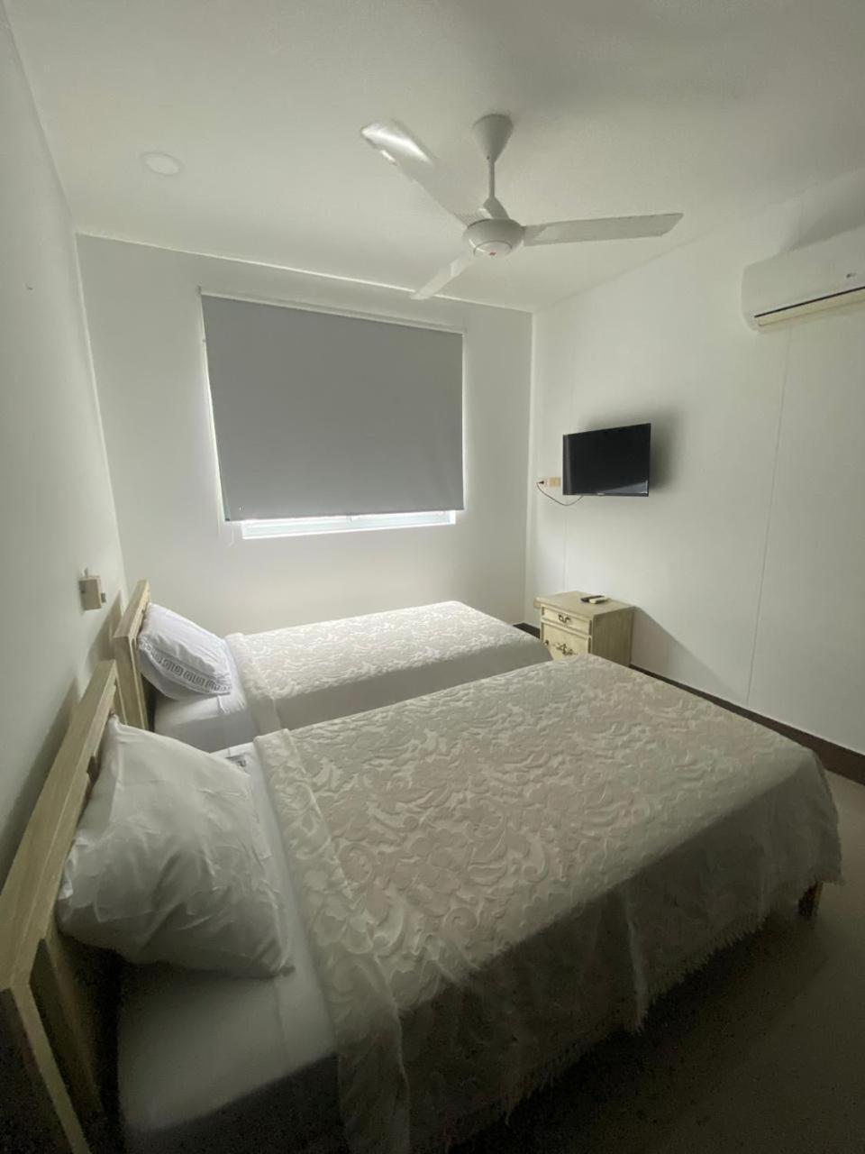 Apartamento Espacioso Apto En El Cabrero - 2br, Y Gran Balcón *