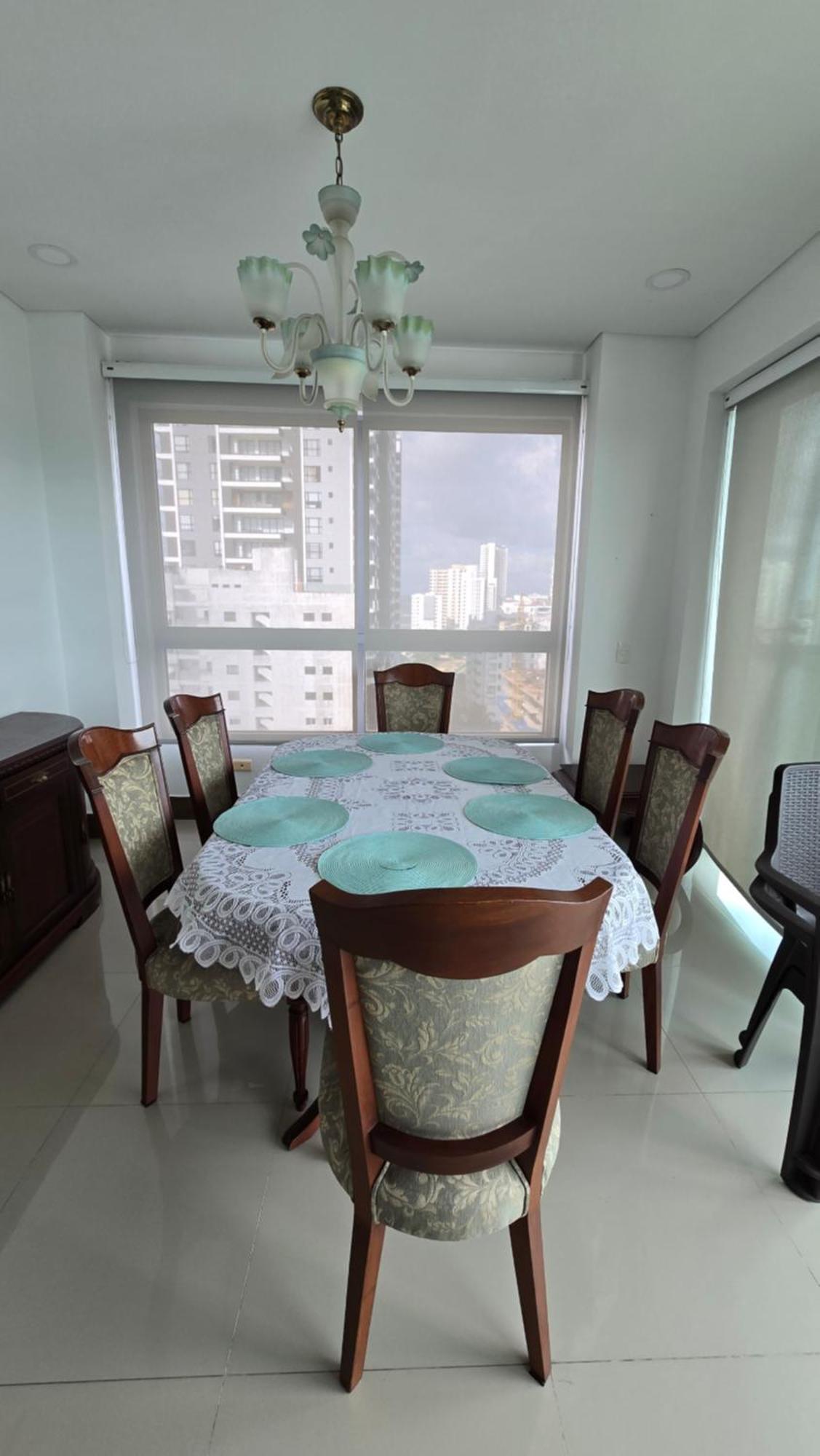 Apartamento Espacioso Apto En El Cabrero - 2br, Y Gran Balcón *