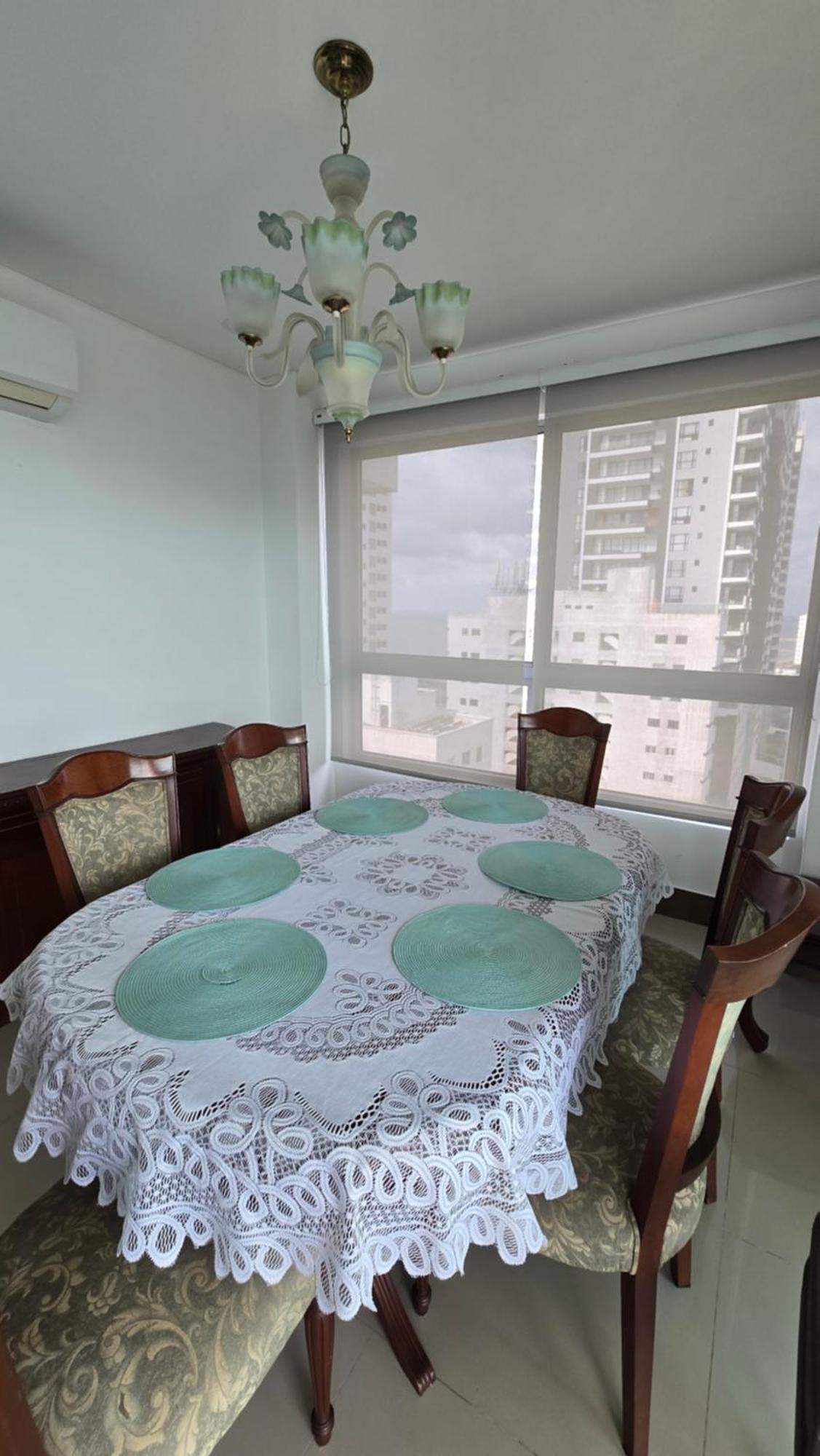 Espacioso Apto En El Cabrero - 2br, Y Gran Balcón