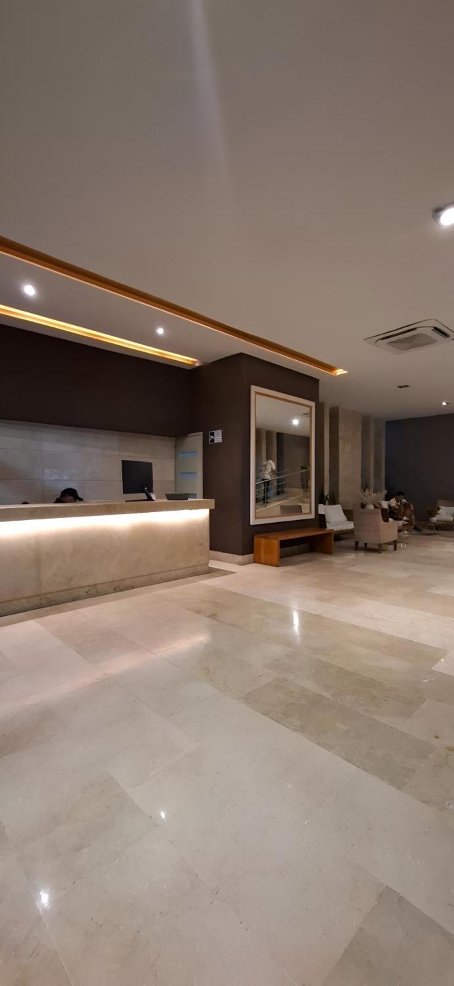 Espacioso Apto En El Cabrero - 2br, Y Gran Balcón